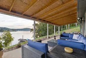 Charming Lakeside Cottage - Image 3