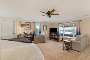 Charming Lakeside Cottage - Image 2