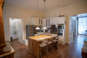 Classic Apartment Chain Bridge - Image 4