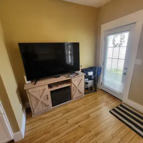 Welcome to Elliott's - Image 3