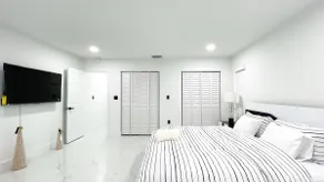 Stunning Modern Home w/Jacuzzi Near Dolphin Mall - Image 4