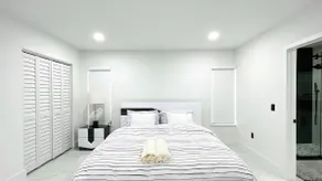 Stunning Modern Home w/Jacuzzi Near Dolphin Mall - Image 3