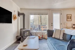 Lolo Bungalow - Private hot tub, riverfront access - Image 4
