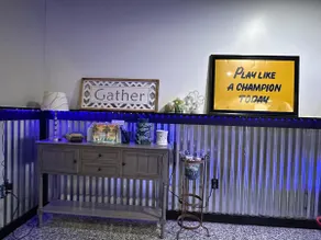 Izzy Inn - Just Like Home - Image 2