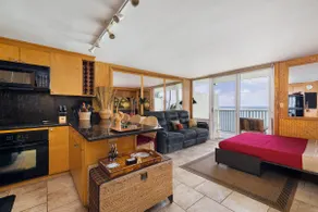 Ocean view, Sleeps 4, AC, Beautiful Beach, Wi-Fi - Image 3