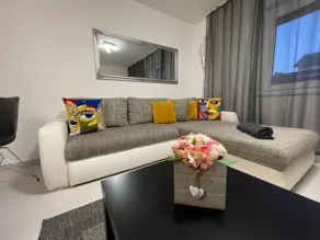 Modern, garden connection, gated parking, Netflix - Image 3