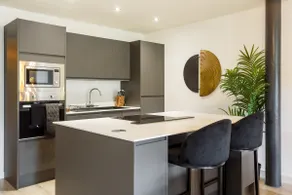 Bradford: Beautiful Two Beds Designer - Image 3