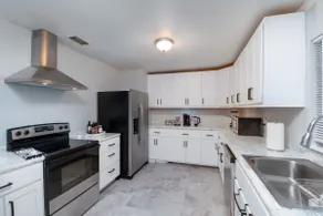 Spotless Zen Stay • Close to Downtown and Springs - Image 4