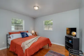 Spotless Zen Stay • Close to Downtown and Springs - Image 3