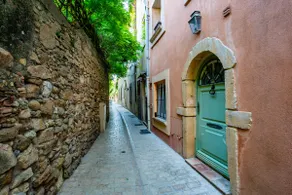 Five luxury Suites at the heart of Saint-Tropez - Image 3