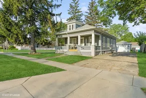 The Craftsman- Built for families! Ideal location! - Image 2