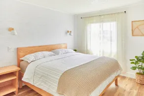 Boutique Style 2 Bedroom Apartment w/pool - Image 3