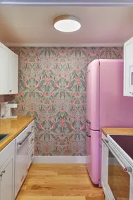 Boutique Style 2 Bedroom Apartment w/pool - Image 2