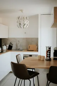 Cozy 2-bedroom home with terrace - Image 2
