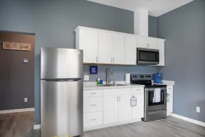 Modern Mid Town Luxury Hideaway - Image 4
