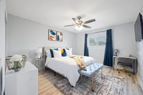 Stylish 2BR Apt | Balcony | Full Kitchen & Wi-Fi - Image 5