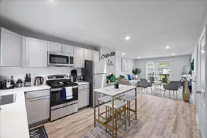 Stylish 2BR Apt | Balcony | Full Kitchen & Wi-Fi - Image 3