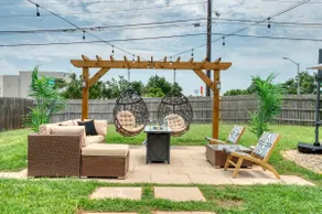 Near Kalahari • Large Patio •King Bed •Cowboy Pool - Image 5