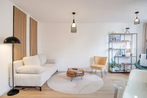Design | Altstadt | Netflix | Business & Vacation - Image 4
