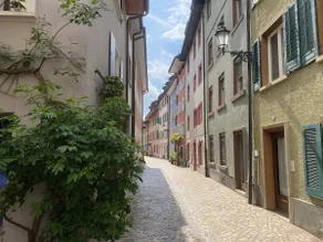 Design | Altstadt | Netflix | Business & Vacation - Image 2