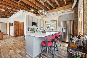 Serene Riverfront Escape – Modern & Spacious - Image 5