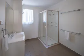 Ingenia Two Storey Waterview Cottage - Image 4