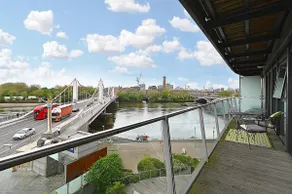 Queen Chelsea 77 - Image 3