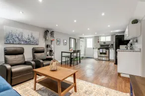 Lakeside Retreat near Toronto - Image 2