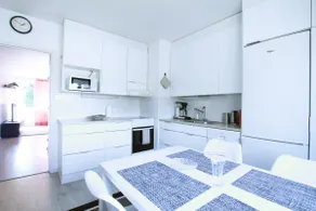Spacious two-bedroom apartment close to the city center - Image 5