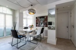 Iconic Oxford Street 3Bed 2Bath LIFT+AC+Balcony - Image 2