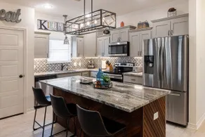 The Landing - Modern comfort near downtown - Image 4