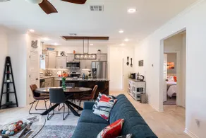 The Landing - Modern comfort near downtown - Image 2