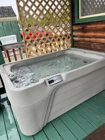 Bridge Tender Shack with hot tub on deck - Image 4