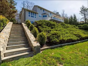 Candlewood Lake -Family Getaway, Lakefront 3775 sqft Home - Image 2
