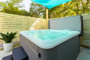 Hot Tub Oasis | Beach | Downtown | UNCW | 5-Star - Image 3