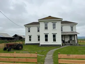 Farmhouse at Grizzly Bluff Dairy - Image 2