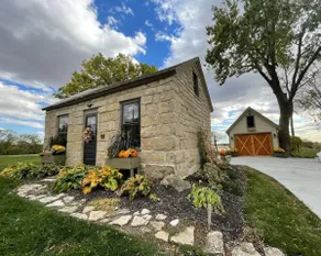 Historic Dutch Cottage • Walk to Central • Firepit - Image 4