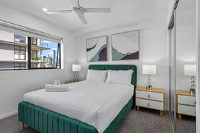 Luxe Newstead Apt w Car Park, WiFi & Large Balcony - Image 4