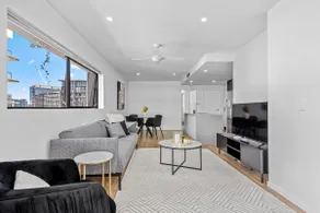 Luxe Newstead Apt w Car Park, WiFi & Large Balcony - Image 5