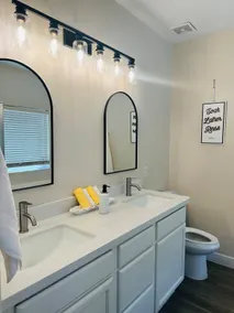 Beautiful modern 3br/ 2ba home - Image 3
