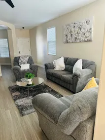 Beautiful modern 3br/ 2ba home - Image 2