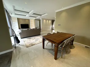 Luxury 4 Br Villa Orchard Park - Image 2
