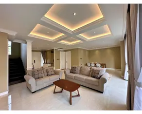 Luxury 4 Br Villa Orchard Park - Image 4