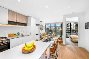Relaxation Sunny Garden Apartment in Burwood - Image 4