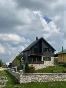 Wolf Chalet - Image 2