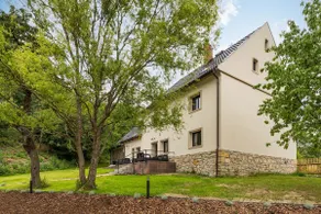 Luxury renovated barns with private wellness - Image 3
