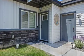 Lovely 3bd/2br Duplex - Image 2