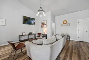 Lovely 3bd/2br Duplex - Image 5
