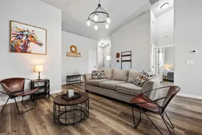 Lovely 3bd/2br Duplex - Image 4