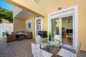 Sunny Garden Apartment 2 - Image 3